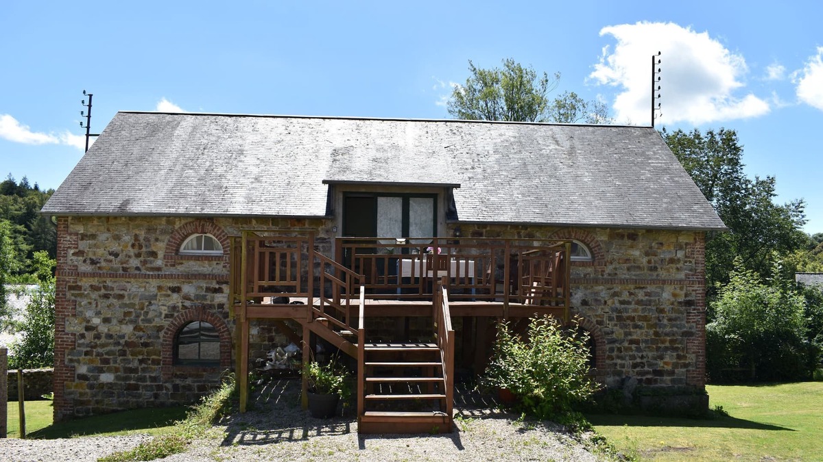 Le Neufbourg House | 2 Bed Gite (1km from Mortain)