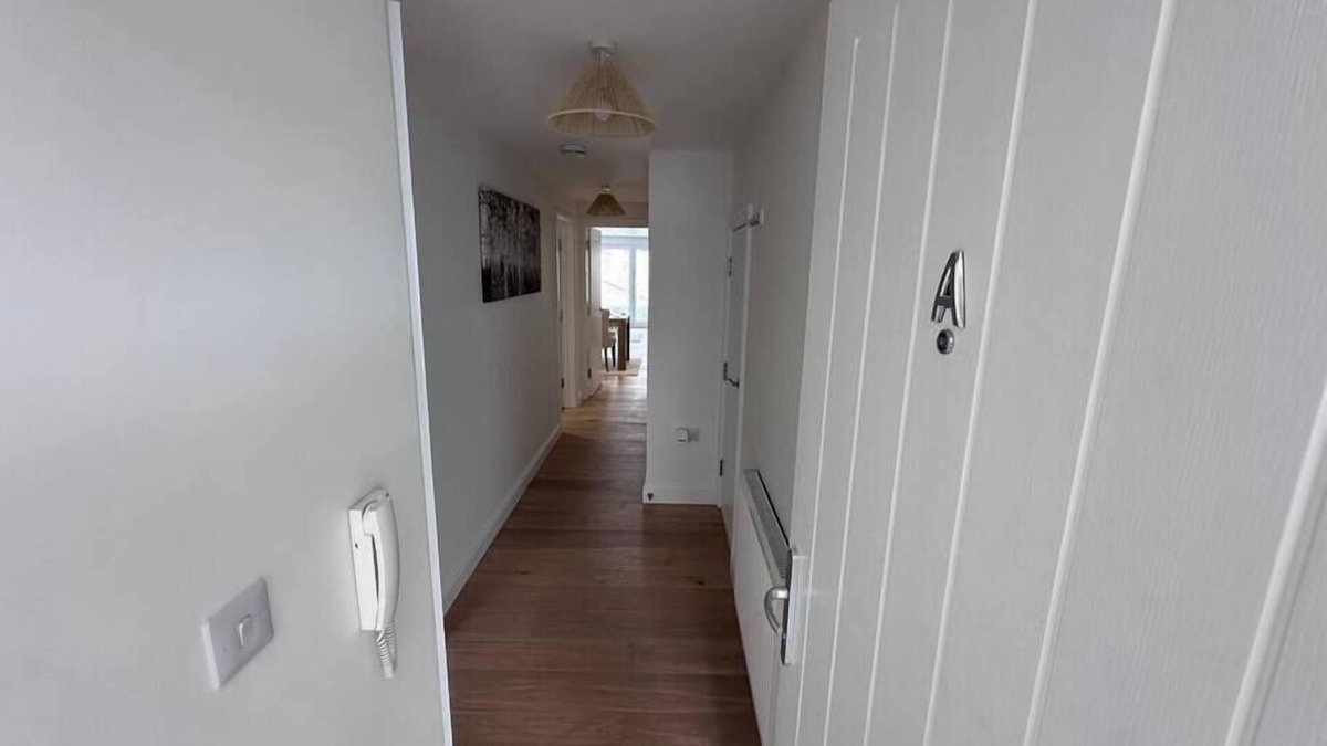 Abingdon Apartment | 2 Bed Ground floor flat with garden