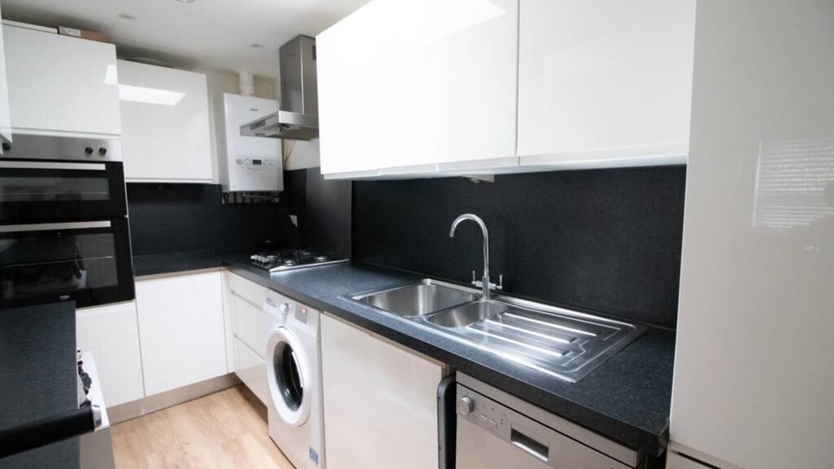 Wimbledon Park Apartment | 2 bed Home from Home Apartments SW19