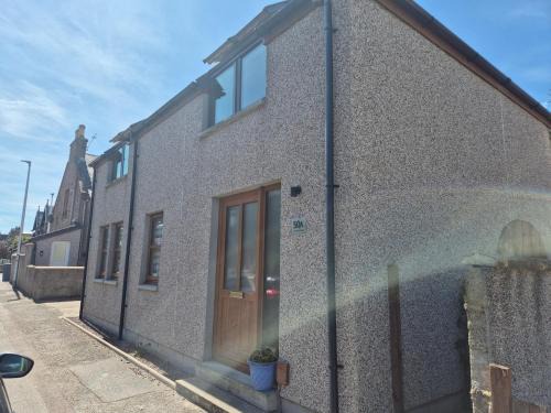 Inverness House | 2 Bed House - free parking, short walk to centre
