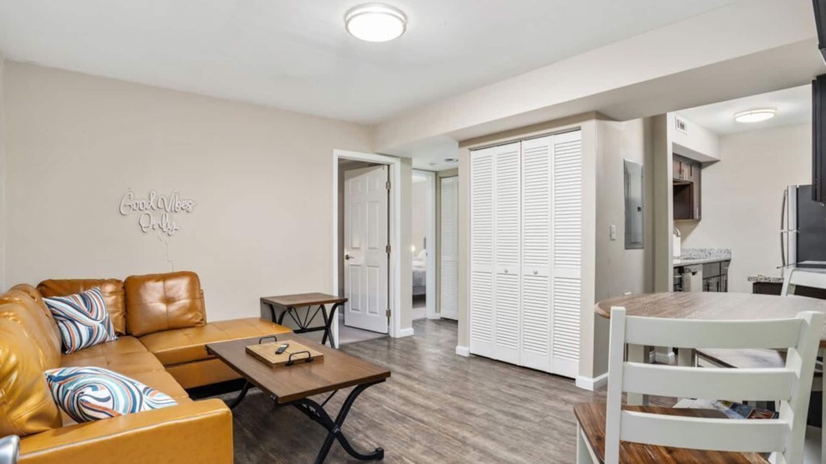 University District Apartment | 2 bed on 4th St and 15th Ave
