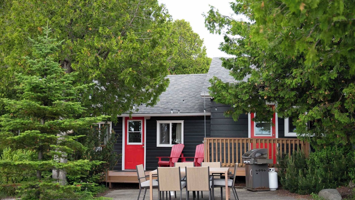 Tobermory Cabin | 2 Bed Renovated Waterfront Cottage | Kayak