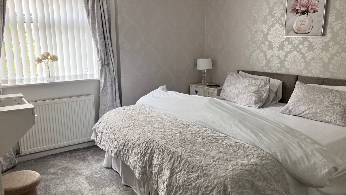 Southport Apartment | 2 Bed-Sleeps 4-Parking-Beachside-Golf Access