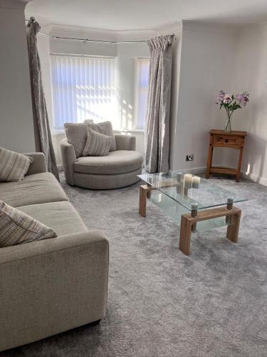 Southport Apartment | 2 Bed-Sleeps 4-Parking-Beachside-Golf Access