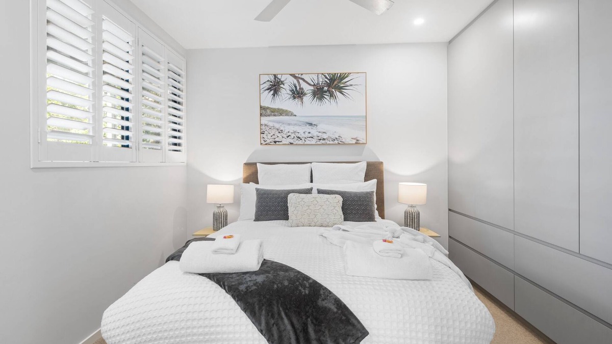 Dicky Beach Apartment | 2 Bed Studio 200m to beach - Dicky Beach Original