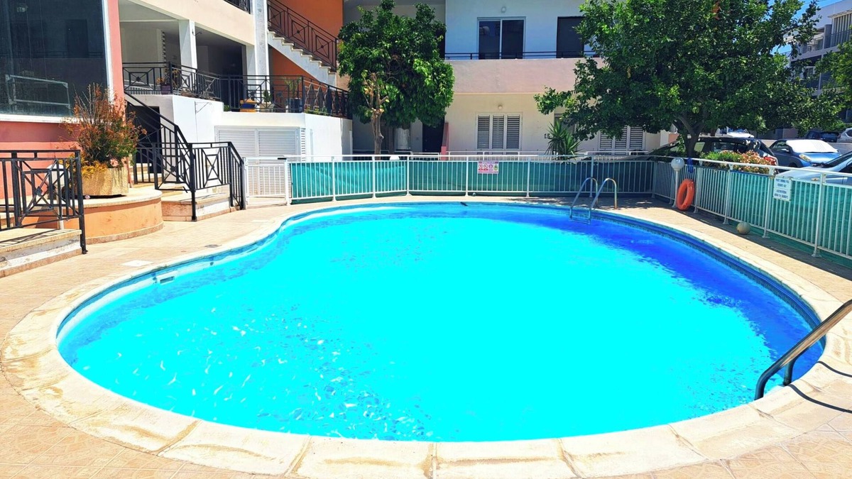 Koloni Apartment | 2 Bed Top Floor Apartment with Lift and Swimming Pool on quiet Complex