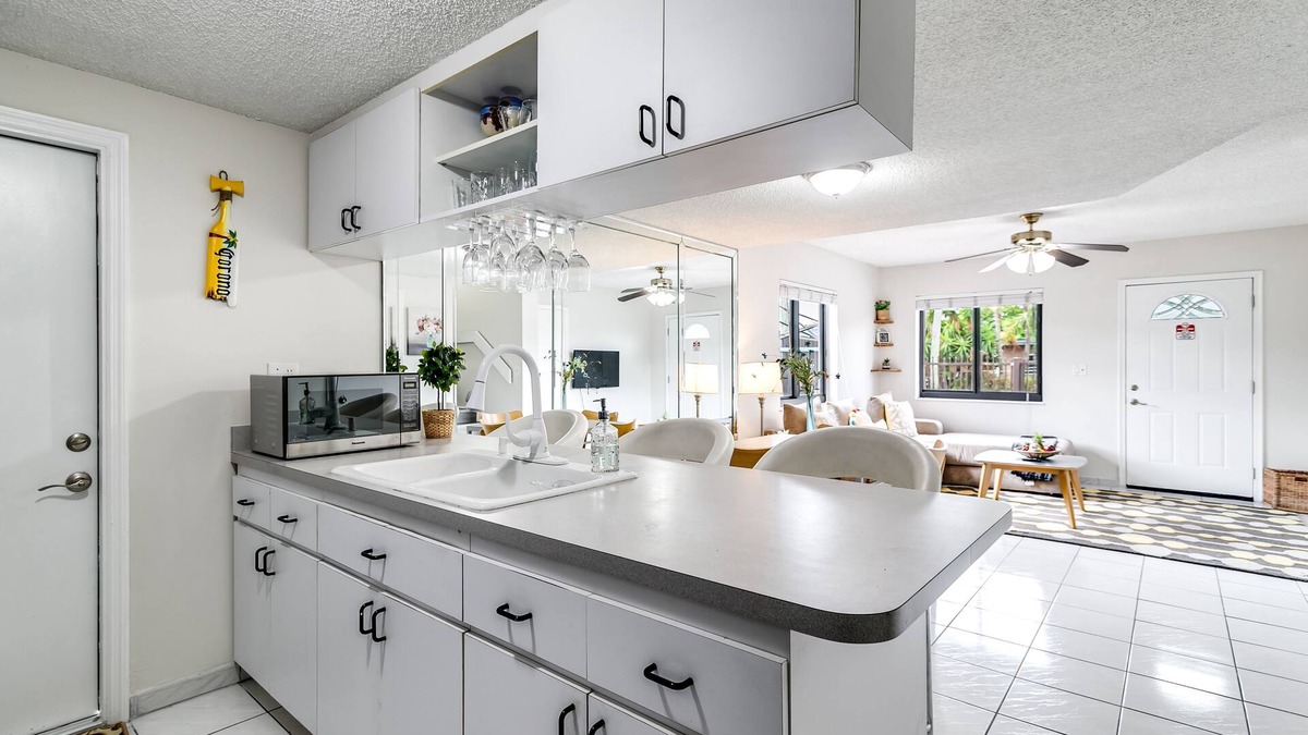 Coral Terrace House | 2 Bed2 Bath House with Backyard Jacuzzi