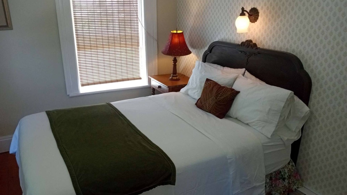 Port Albert House | 2 bedroom Suite at the historic Port Albert Inn in beautiful Port Albert, Ontario!
