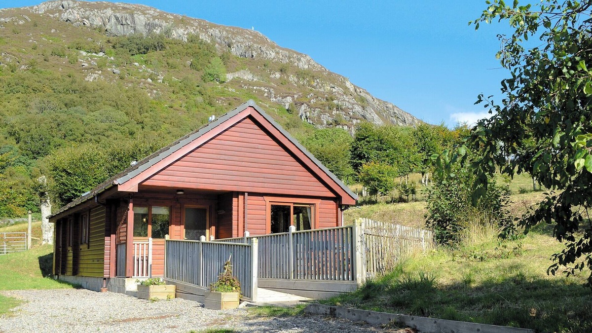 Stromeferry Cottage | 2 bedroom accommodation in Achmore near Stromeferry