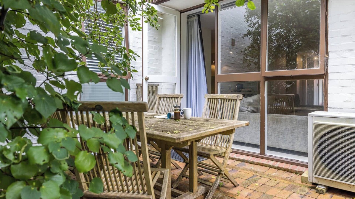Mount Eden Apartment | 2 Bedrm Condo right on Mt Eden
