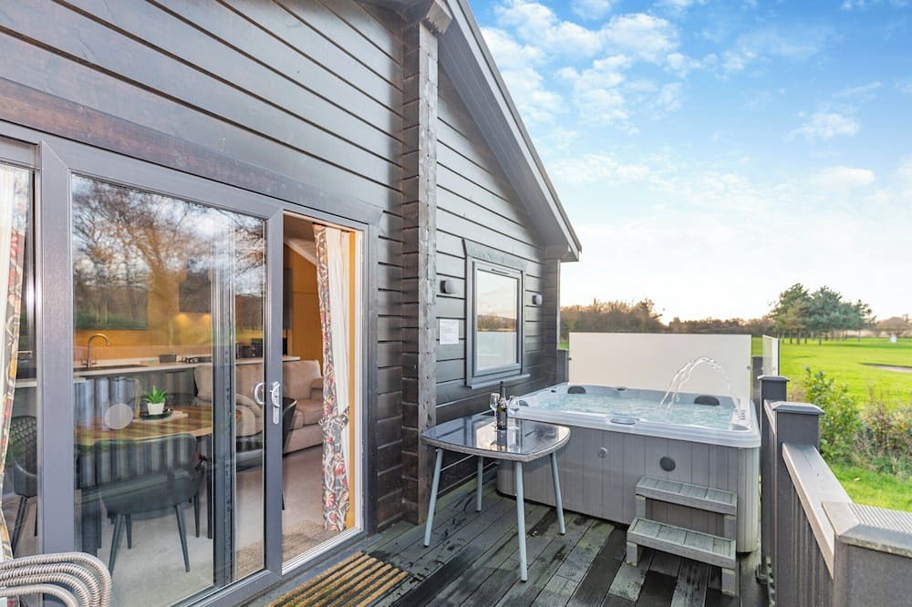 Snainton Ski Chalet | 2 bedroom accommodation in Snainton Luxury Lodges