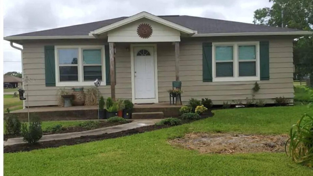 Markham House | 2 Bedroom,1 bath farm style house in Markham