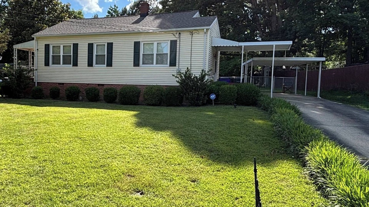 Siler City House | 2 bedroom, 1 bath, remodeled 1945 cottage, 1000sq.ft. Two new LUX KING size beds