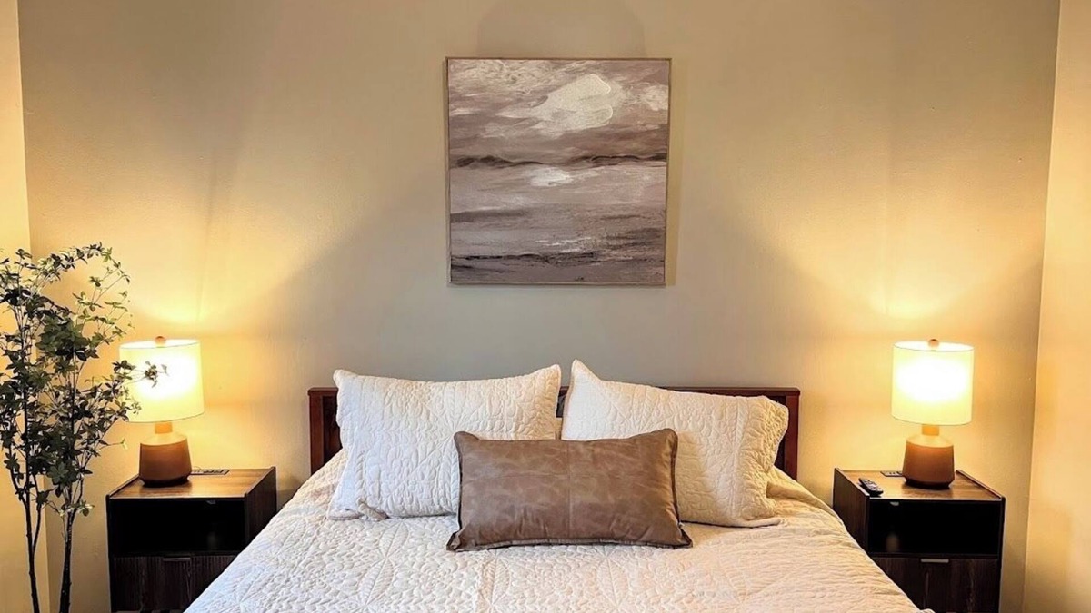 Murray Apartment | 2-bedroom 1 bathroom, in unit laundry, pet friendly, carport parking , WiFi