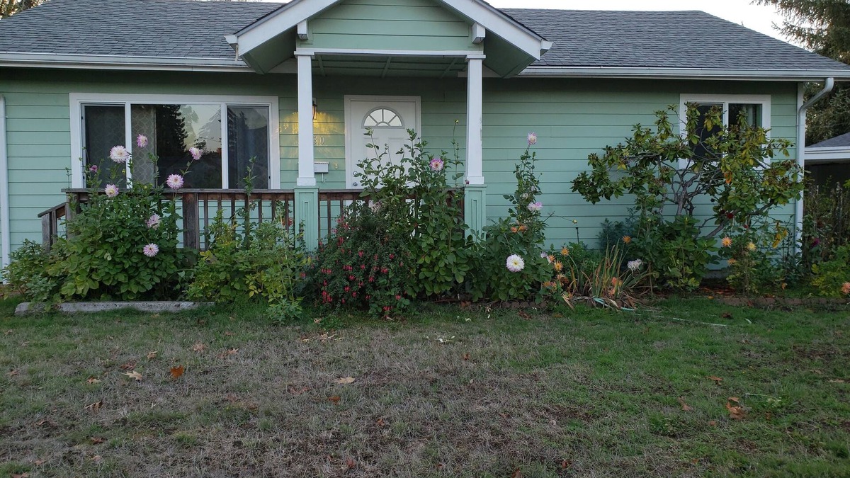 Friendly House | 2 bedroom 1bathroom, sleeps 5