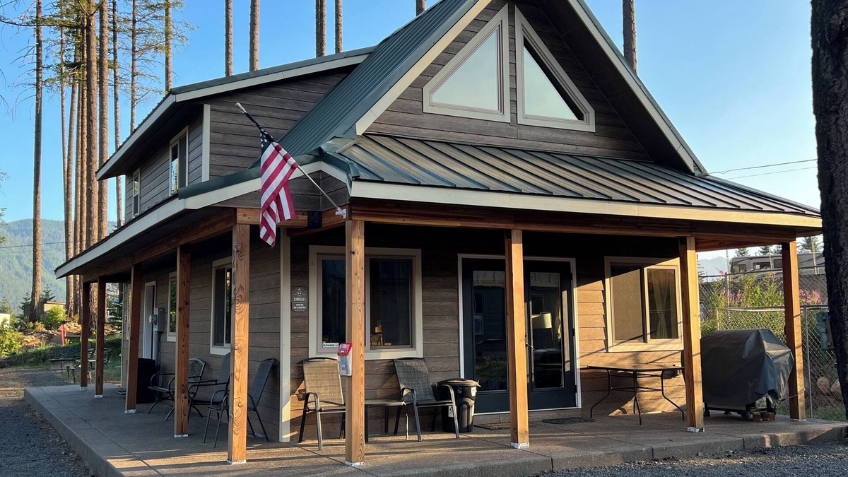 Detroit Cabin | 2 Bedroom/2 Bath Cabin with Lots of Parking for Boat, Snow Mobile and ATV's
