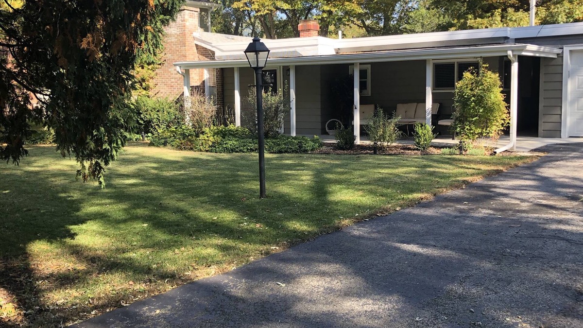 Warrenville House | 2 Bedroom 2 Bath Getaway In Warrenville