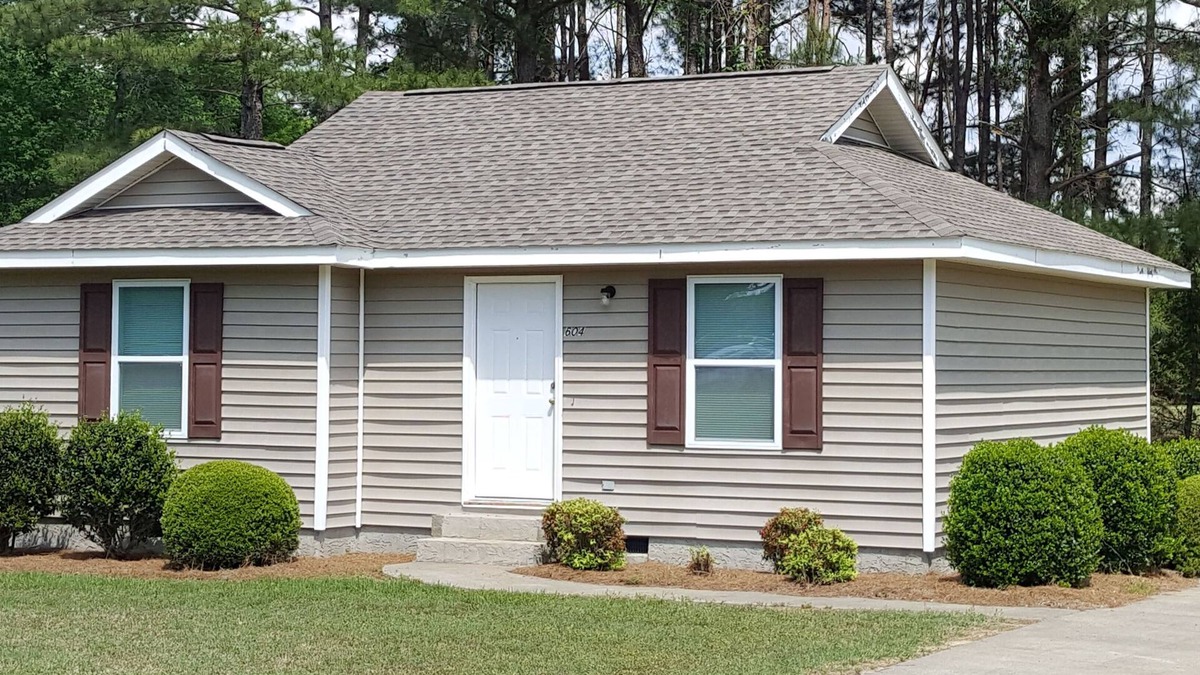Dublin House | 2 bedroom 2 bath house on quiet street