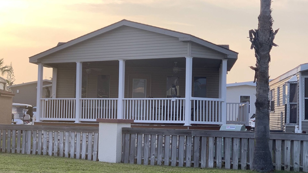 Port Isabel Cottage | 2 Bedroom 2 Bath Long Island Village Family Cottage