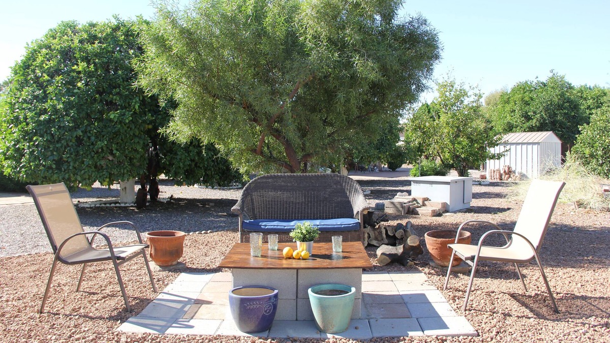 Dreamland Villa House | 2 bedroom 2 bath Modern Farmhouse w/Backyard and Firepit