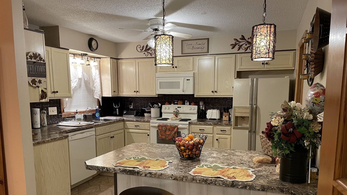 Leadsville House | 2 bedroom/2 bath residential home in walking distance of downtown Elkins, WV