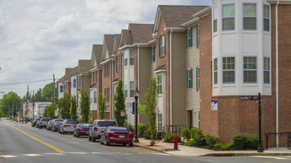 Carteret Apartment | 2 bedroom 2 bathroom 1700 square feet 20 miles from New York City.