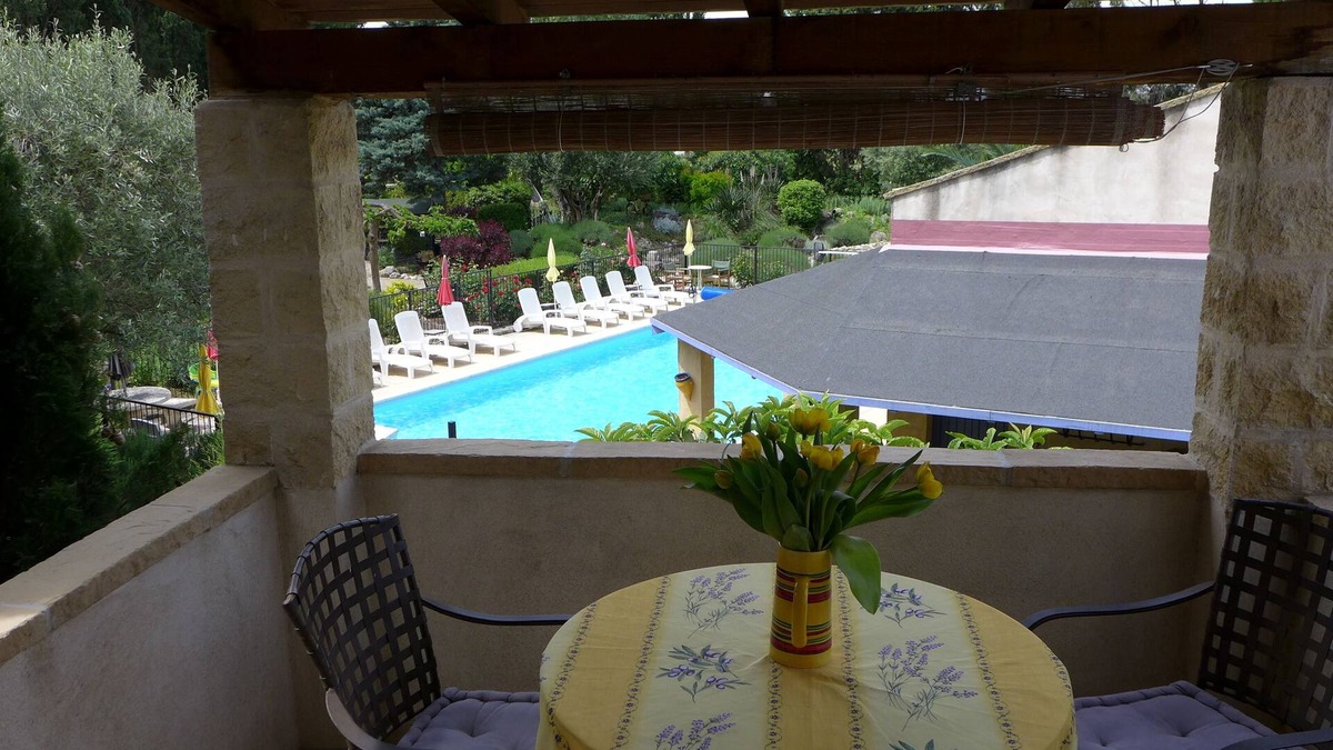 Rognonas Apartment | 2 bedroom/2 bathroom Apartment with AC with pool and garden views