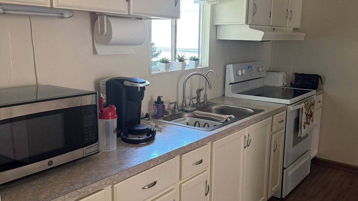 Monte Alto House | 2 bedroom/2 bathroom, quiet retirement setting. 55 + Pool. Weekly/monthly rates
