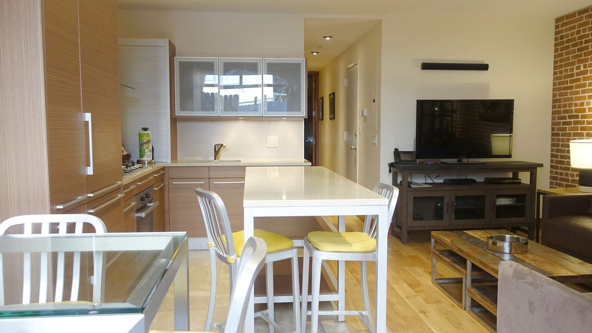 Upper West Side Apartment | 2 Bedroom 2 Baths Luxury Apartment With Private Backyard & Washer/Dryer