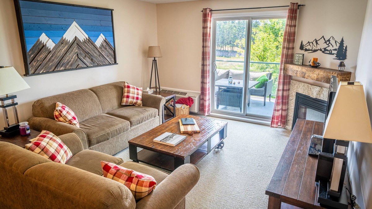 East Kootenay Condo | 2-Bedroom 2-Bathroom Condo with Mountain Views
