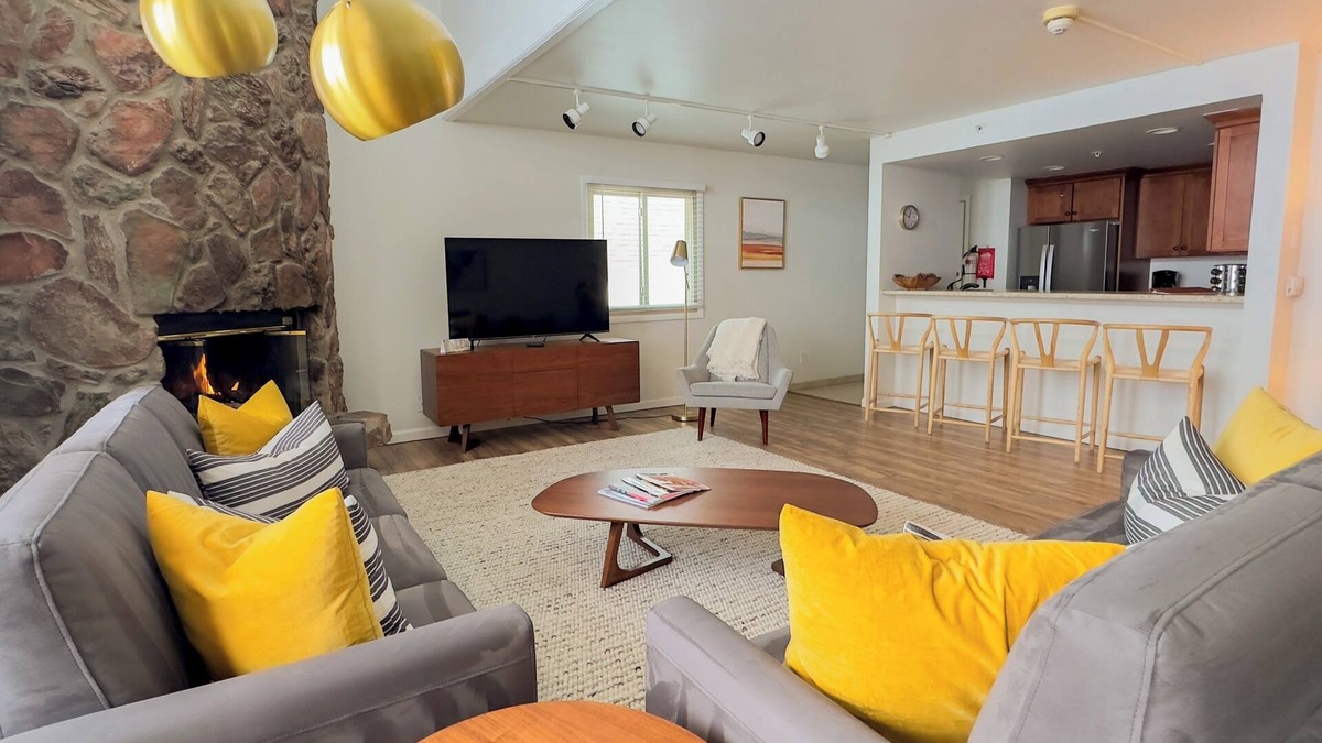 Vail Condo | 2 Bedroom - 2 Level Spacious Condo inside the Evergreen Lodge! Unit 605