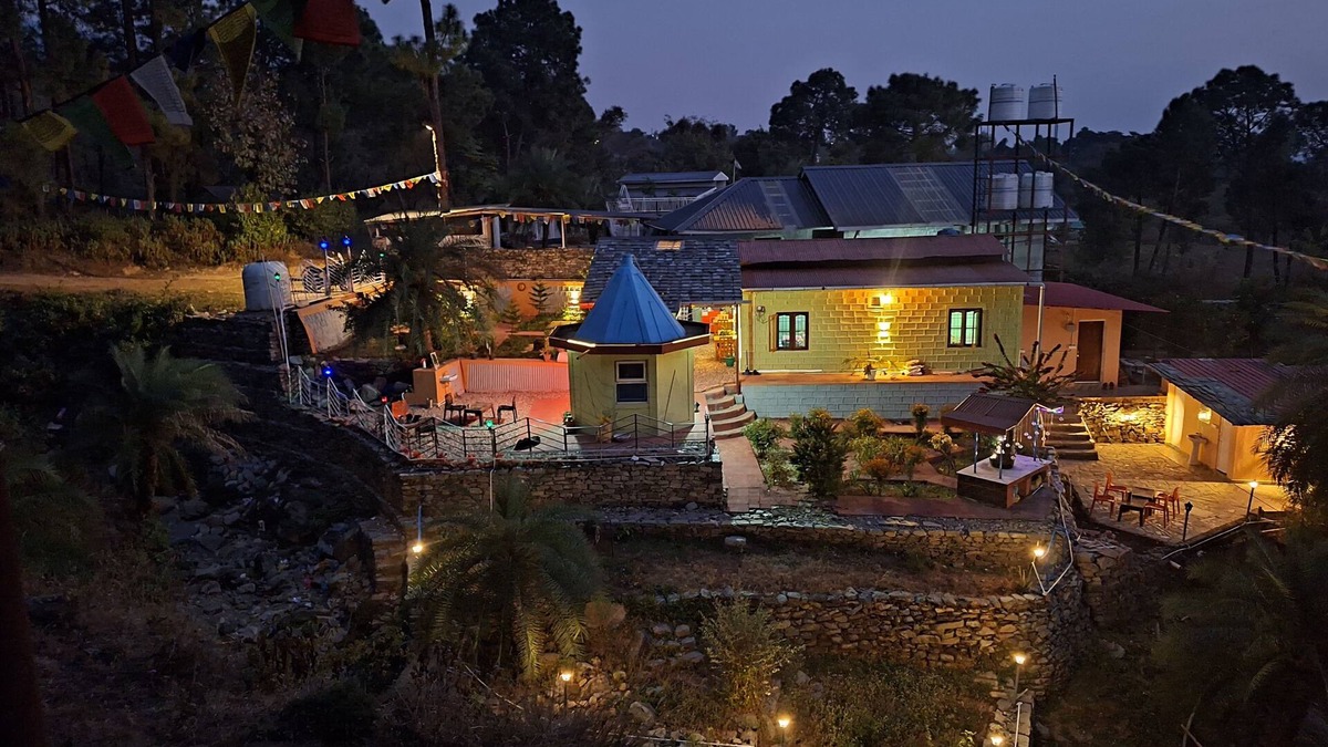 Gunehr House | 2 Bedroom & 5 Rooms Hostel property in Pine Forest at Bir-Billing H.P.