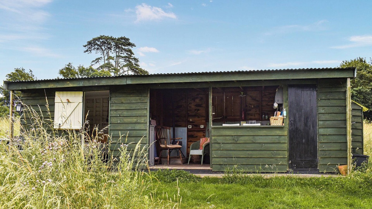 Bishop's Stortford Cabin | 2 bedroom accommodation in Bishops Stortford
