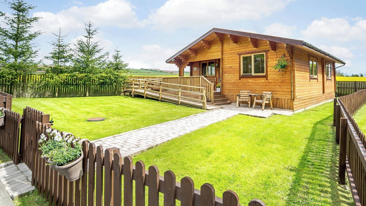 Duns Cottage | 2 bedroom accommodation in Lintlaw near Duns