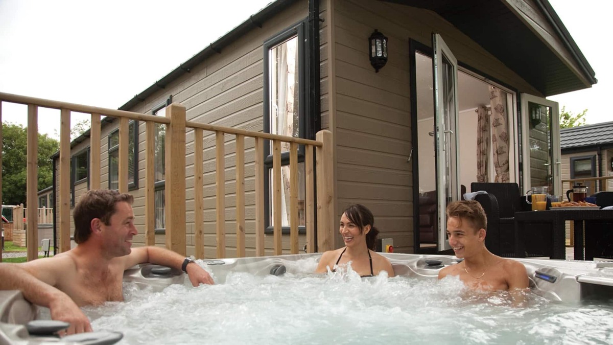 Benson Cabin | 2 bedroom accommodation in Benson-on-Thames