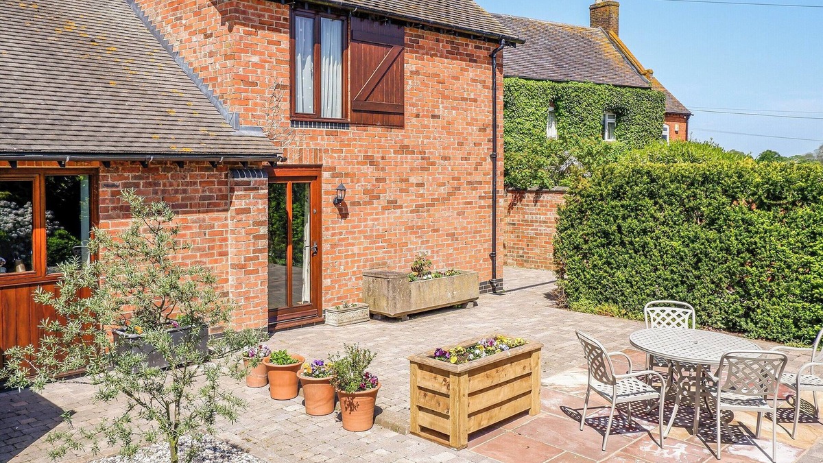 Burton on Trent Cottage | 2 bedroom accommodation in Anslow, near Burton upon Trent