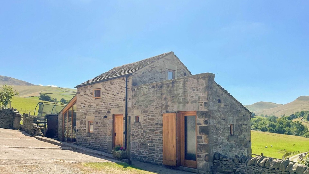 Little Hayfield Cottage | 2 bedroom accommodation in Hayfield, High Peak