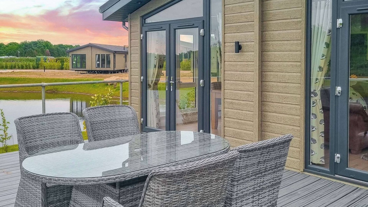 Sturton By Stow Ski Chalet | 2 bedroom accommodation in Thorney, Nr Lincoln