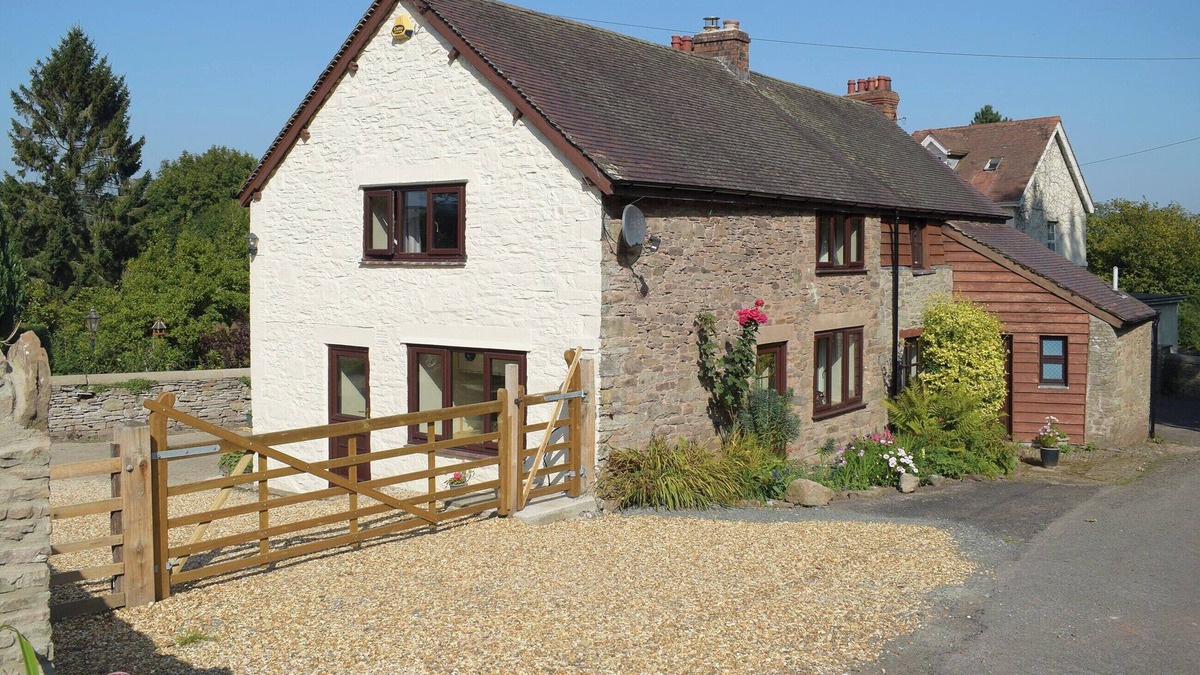 Westbrook Court Cottage | 2 bedroom accommodation in Clifford, near Hay on Wye