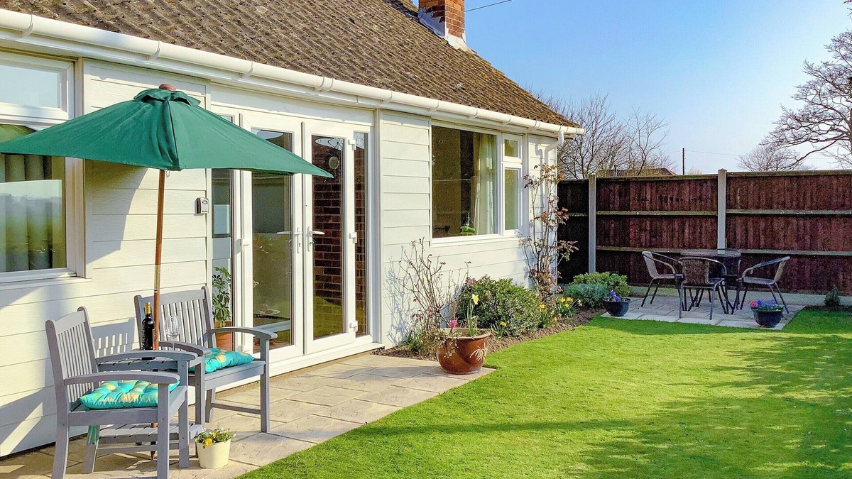 Great Yarmouth Cottage | 2 bedroom accommodation in California, near Great Yarmouth