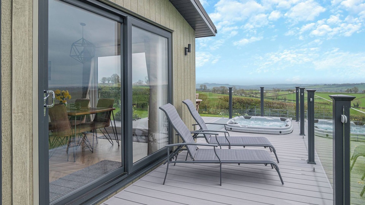 Shepton Mallet Ski Chalet | 2 bedroom accommodation in Midsomer House, East Compton