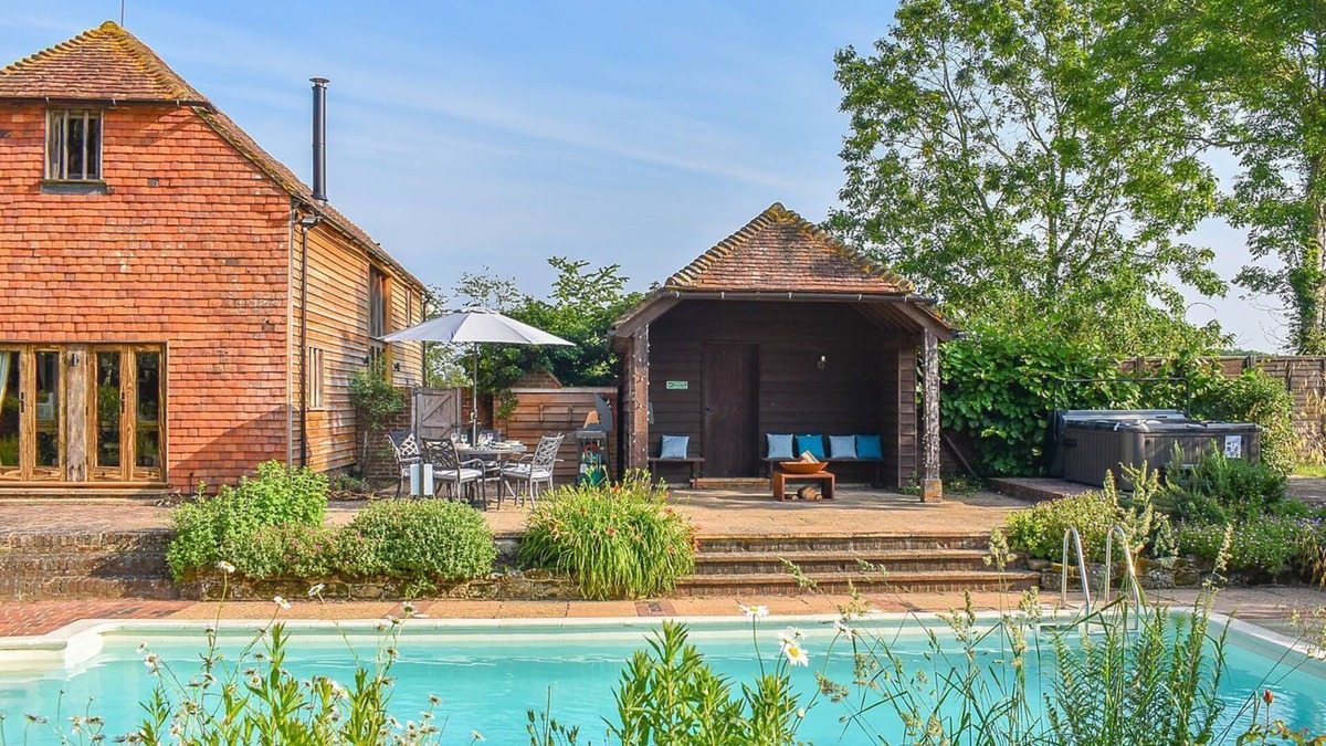 Billingshurst Cottage | 2 bedroom accommodation in Wisborough Green, near Billingshurst