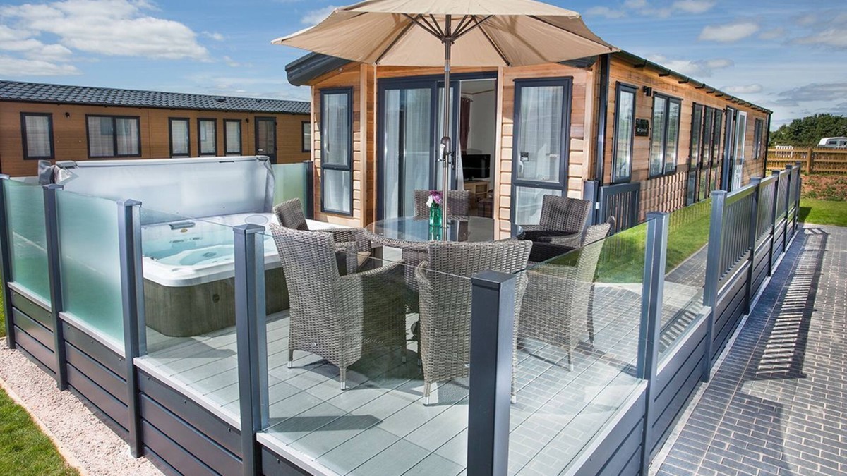 Clyst St Mary Cabin | 2 bedroom accommodation in Clyst St Mary, Nr Exeter