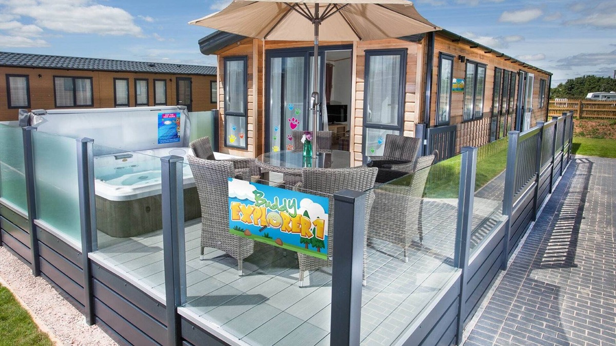 Clyst St Mary Cabin | 2 bedroom accommodation in Clyst St Mary, Nr Exeter