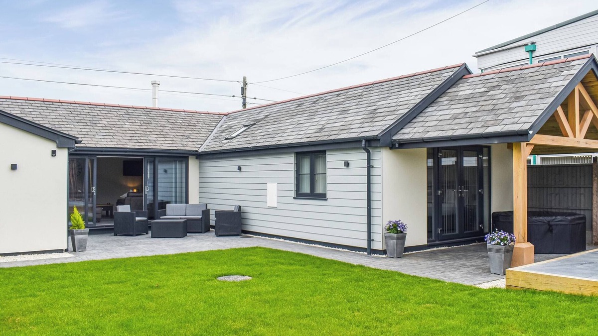Overton-on-dee Cottage | 2 bedroom accommodation in Eyton Wrexham