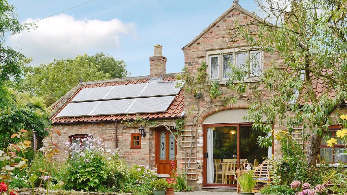 Holton Le Clay Cottage | 2 bedroom accommodation in Claxby, near Market Rasen