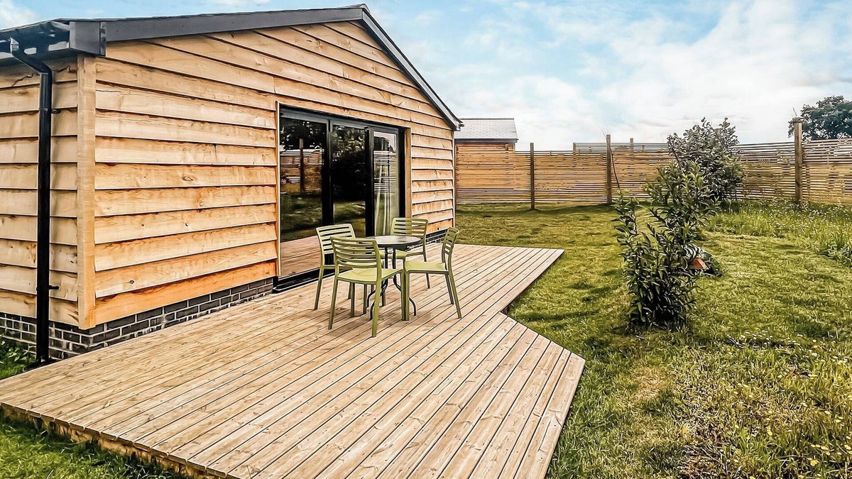 Attleborough Ski Chalet | 2 bedroom accommodation in Old Buckenham