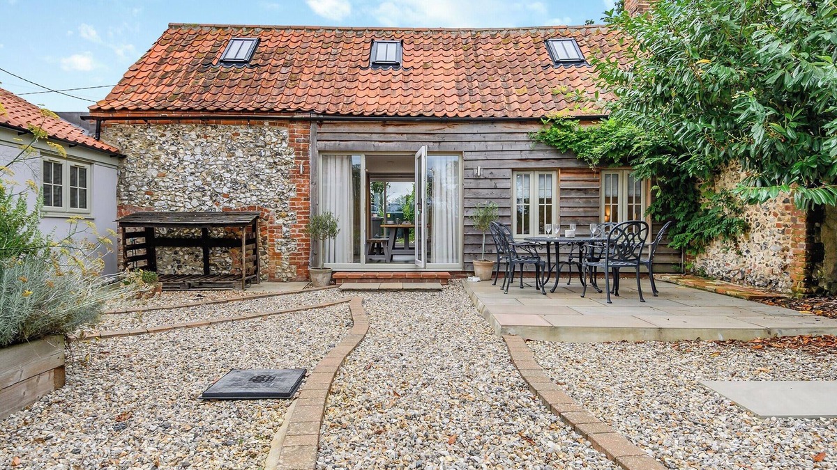 East Dereham Cottage | 2 bedroom accommodation in Great Dunham, near Swaffham