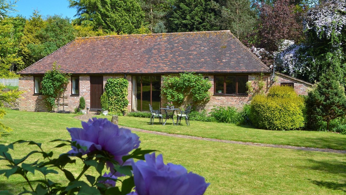 Ewhurst Green Cottage | 2 bedroom accommodation in Ewhurst Green, near Bodiam