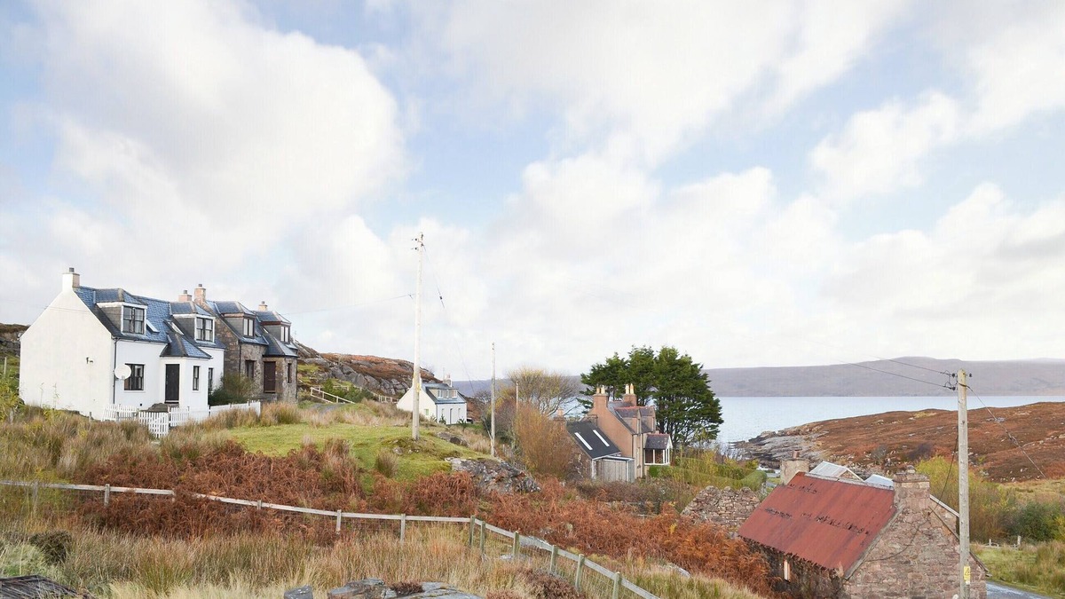 The Hebrides Cottage | 2 bedroom accommodation in Fearnbeg, near Applecross